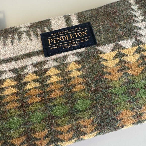 Pendleton Three Pocket Keeper Olive Wallet NWT - Picture 2 of 10